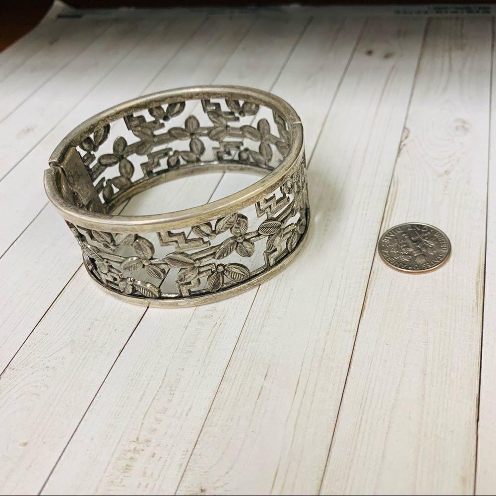VTG Barten Leaf Hinged Bracelet‎